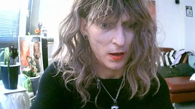 hellgirl1980 online show from 11-01-25, 01:35