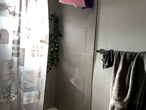 Snapshot of littyleesh1 chatting on 01-15-26, 06:33 littyleesh1 online show from 01-15-26, 06:33