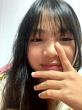 Snapshot of Emlyly-18 chatting on 09-25-25, 03:38 Emlyly-18 online show from 09-25-25, 03:38