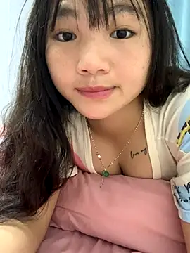 Snapshot of Emlyly-18 chatting on 10-02-25, 04:19 Emlyly-18 online show from 10-02-25, 04:19