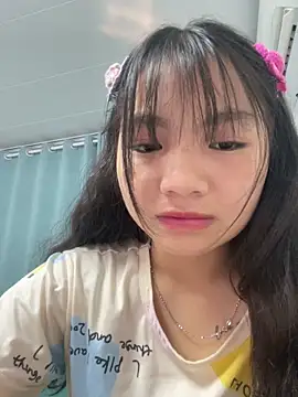 Snapshot of Emlyly-18 chatting on 10-09-25, 12:52 Emlyly-18 online show from 10-09-25, 12:52