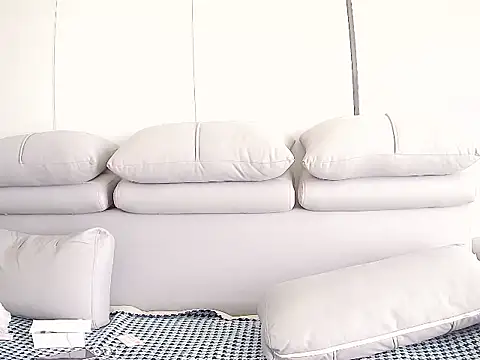 Snapshot of feifeissweet chatting on 09-09-25, 08:03 feifeissweet online show from 09-09-25, 08:03