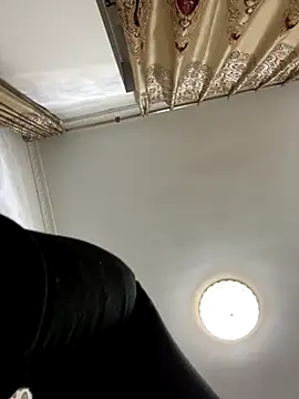 Snapshot of feifeissweet chatting on 12-17-25, 12:55 feifeissweet online show from 12-17-25, 12:55