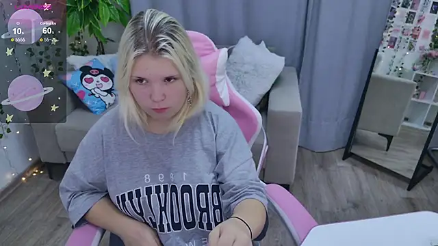 Snapshot of EmillyRogers chatting on 09-14-25, 05:17 EmillyRogers online show from 09-14-25, 05:17