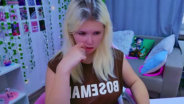 Snapshot of EmillyRogers chatting on 09-18-25, 05:31 EmillyRogers online show from 09-18-25, 05:31