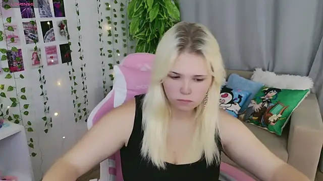 Snapshot of EmillyRogers chatting on 09-22-25, 05:31 EmillyRogers online show from 09-22-25, 05:31