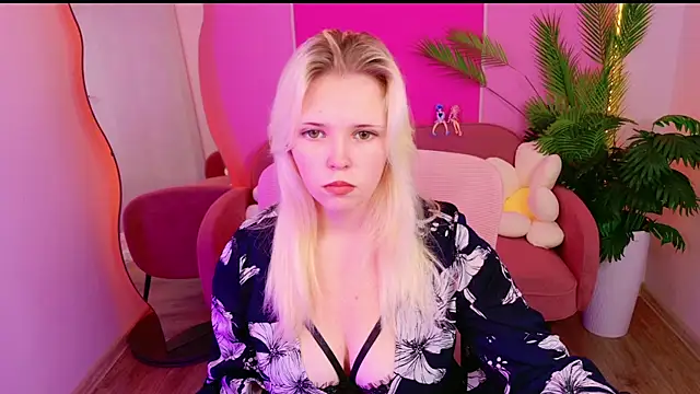 Snapshot of EmillyRogers chatting on 10-04-25, 05:49 EmillyRogers online show from 10-04-25, 05:49