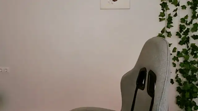 Snapshot of Yoka_paradoXXX chatting on 02-03-26, 09:25 Yoka paradoXXX online show from 02-03-26, 09:25