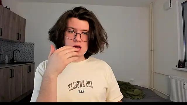 Snapshot of Derek_Shameless chatting on 02-11-26, 03:06 Derek Shameless online show from 02-11-26, 03:06