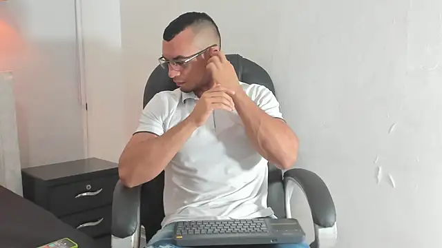 johan miller0 online show from 11-29-25, 12:08