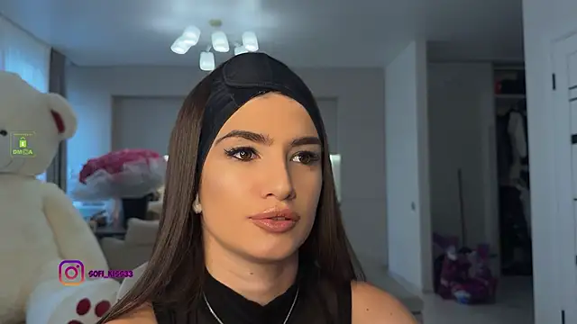 Snapshot of SofI-Play chatting on 10-18-25, 01:34 SofI-Play online show from 10-18-25, 01:34