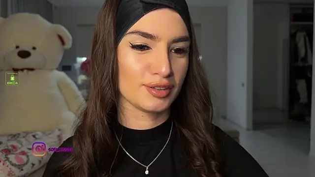 Snapshot of SofI-Play chatting on 10-19-25, 03:45 SofI-Play online show from 10-19-25, 03:45