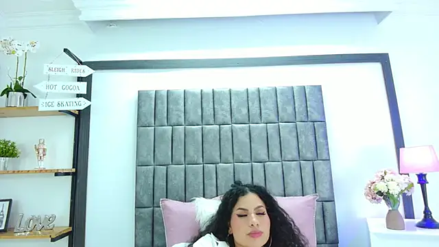 Snapshot of Skyler_Fox_ chatting on 01-14-26, 08:25 Skyler Fox online show from 01-14-26, 08:25