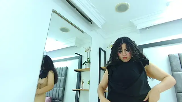 Snapshot of Skyler_Fox_ chatting on 01-18-26, 08:23 Skyler Fox online show from 01-18-26, 08:23