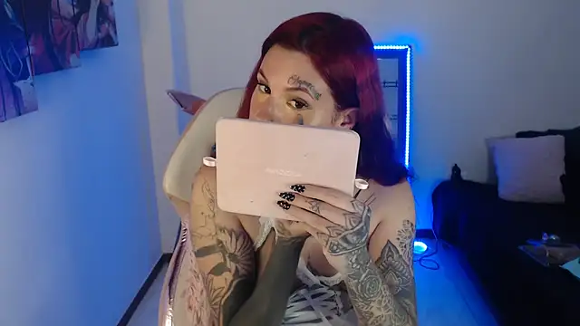 Snapshot of Maddy_Vicius19 chatting on 11-18-25, 09:08 Maddy Vicius19 online show from 11-18-25, 09:08