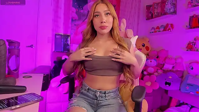 Snapshot of Issa_Moon_ chatting on 10-30-25, 12:23 Issa Moon online show from 10-30-25, 12:23