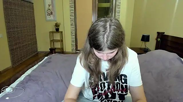 Snapshot of Lilly_Jess chatting on 09-19-25, 06:19 Lilly Jess online show from 09-19-25, 06:19