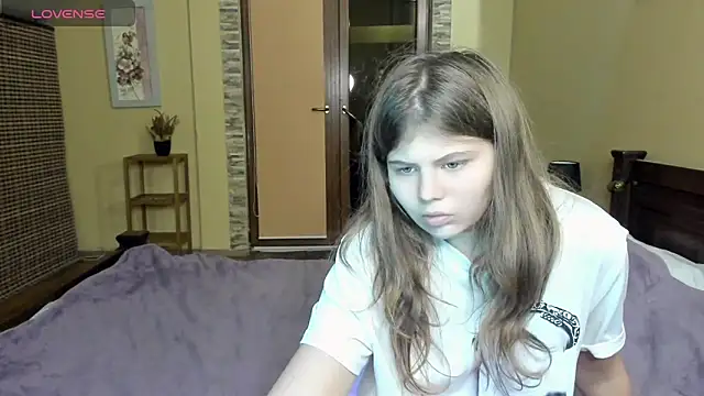 Snapshot of Lilly_Jess chatting on 10-15-25, 06:19 Lilly Jess online show from 10-15-25, 06:19