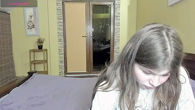 Snapshot of Lilly_Jess chatting on 10-16-25, 04:30 Lilly Jess online show from 10-16-25, 04:30