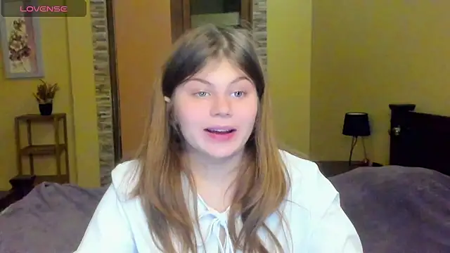 Snapshot of Lilly_Jess chatting on 10-20-25, 06:41 Lilly Jess online show from 10-20-25, 06:41