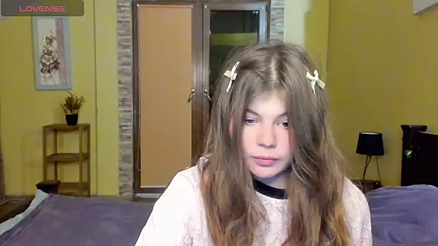 Snapshot of Lilly_Jess chatting on 10-27-25, 07:18 Lilly Jess online show from 10-27-25, 07:18