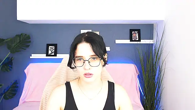 Snapshot of Charming_Mysteriousss chatting on 10-13-25, 12:38 Charming Mysteriousss online show from 10-13-25, 12:38