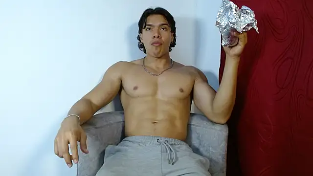 Snapshot of adriel_escalante chatting on 10-11-25, 01:38 adriel escalante online show from 10-11-25, 01:38