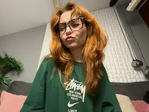 AlisHanson online show from 09-26-25, 01:15