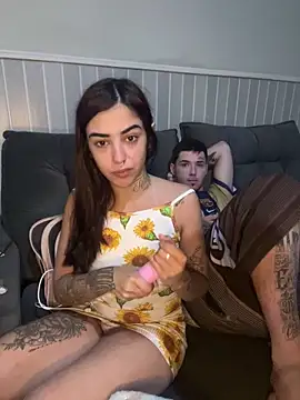 Snapshot of Bbzinha_18 chatting on 11-04-25, 04:00 Bbzinha 18 online show from 11-04-25, 04:00