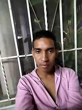 Snapshot of alejandro045 chatting on 11-10-25, 01:48 alejandro045 online show from 11-10-25, 01:48