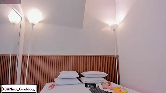 Snapshot of nicol_giraldoo chatting on 02-20-26, 06:26 nicol giraldoo online show from 02-20-26, 06:26