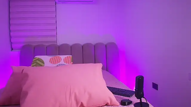 abbyrouss  online show from 11-28-25, 03:09