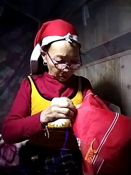 Snapshot of -Xuka-200 chatting on 12-20-25, 11:01 -Xuka-200 online show from 12-20-25, 11:01