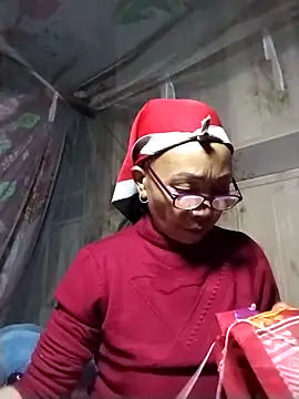 Snapshot of -Xuka-200 chatting on 12-21-25, 12:01 -Xuka-200 online show from 12-21-25, 12:01