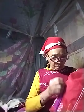 Snapshot of -Xuka-200 chatting on 12-22-25, 01:19 -Xuka-200 online show from 12-22-25, 01:19