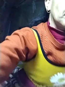 Snapshot of -Xuka-200 chatting on 01-05-26, 11:19 -Xuka-200 online show from 01-05-26, 11:19