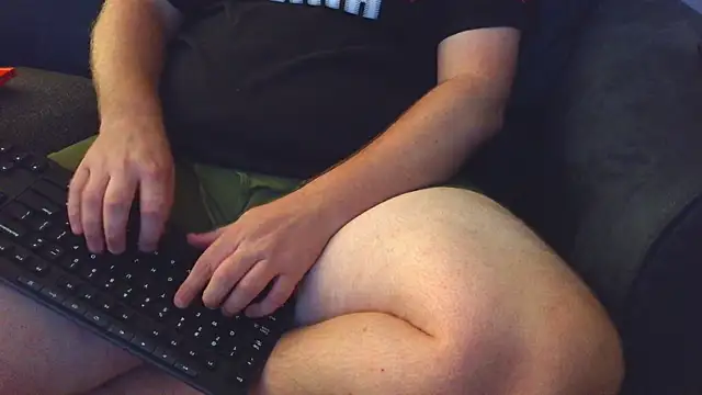 Snapshot of thighguy30 chatting on 09-12-25, 03:06 thighguy30 online show from 09-12-25, 03:06