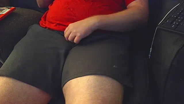 Snapshot of thighguy30 chatting on 10-20-25, 05:13 thighguy30 online show from 10-20-25, 05:13