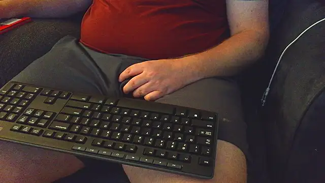 Snapshot of thighguy30 chatting on 10-21-25, 06:08 thighguy30 online show from 10-21-25, 06:08