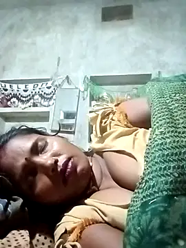 Snapshot of Cm_pooja chatting on 10-14-25, 09:04 Cm pooja online show from 10-14-25, 09:04