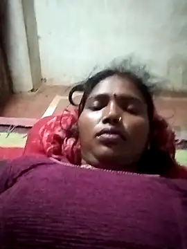 Snapshot of Cm_pooja chatting on 10-18-25, 11:05 Cm pooja online show from 10-18-25, 11:05