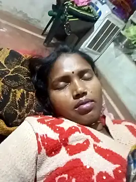 Snapshot of Cm_pooja chatting on 11-12-25, 09:36 Cm pooja online show from 11-12-25, 09:36