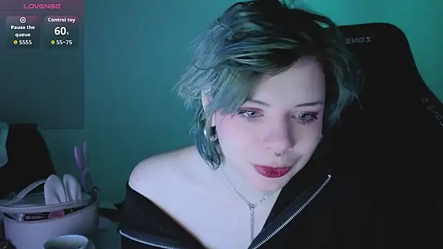 Snapshot of Alice_Zev chatting on 09-24-25, 08:45 Alice Zev online show from 09-24-25, 08:45