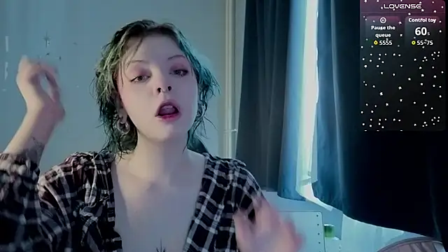 Snapshot of Alice_Zev chatting on 09-27-25, 01:05 Alice Zev online show from 09-27-25, 01:05