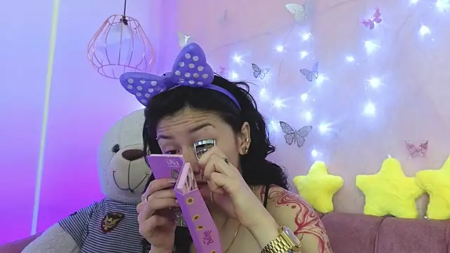 april bennett online show from 11-28-25, 12:41