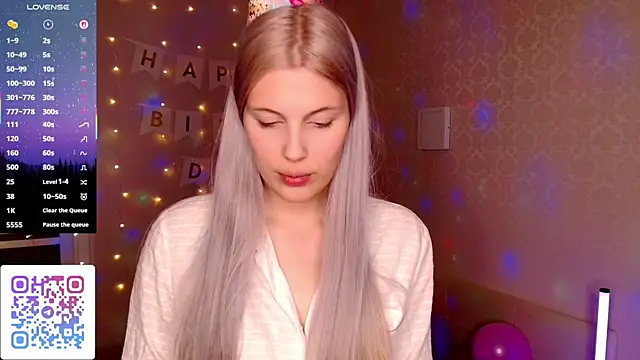 Snapshot of Larileya chatting on 10-10-25, 05:56 Larileya online show from 10-10-25, 05:56