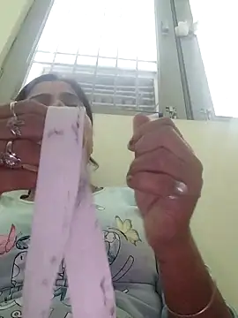 Hot-Pooja25 online show from 09-20-25, 09:32