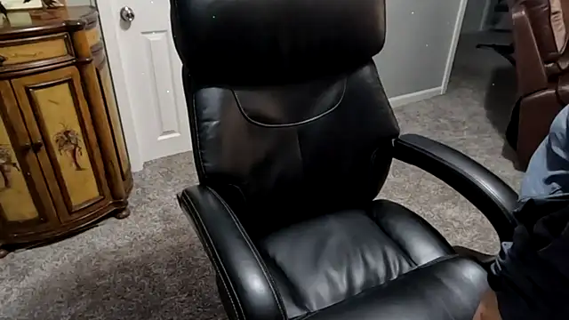 Snapshot of Mickelangello75 chatting on 09-25-25, 03:27 Mickelangello75 online show from 09-25-25, 03:27