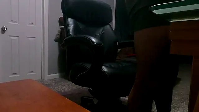 Snapshot of Mickelangello75 chatting on 10-07-25, 04:09 Mickelangello75 online show from 10-07-25, 04:09