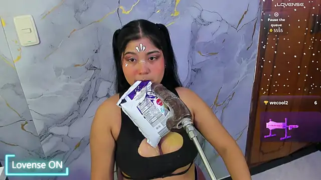 Snapshot of mysticlatina1 chatting on 01-08-26, 07:27 mysticlatina1 online show from 01-08-26, 07:27